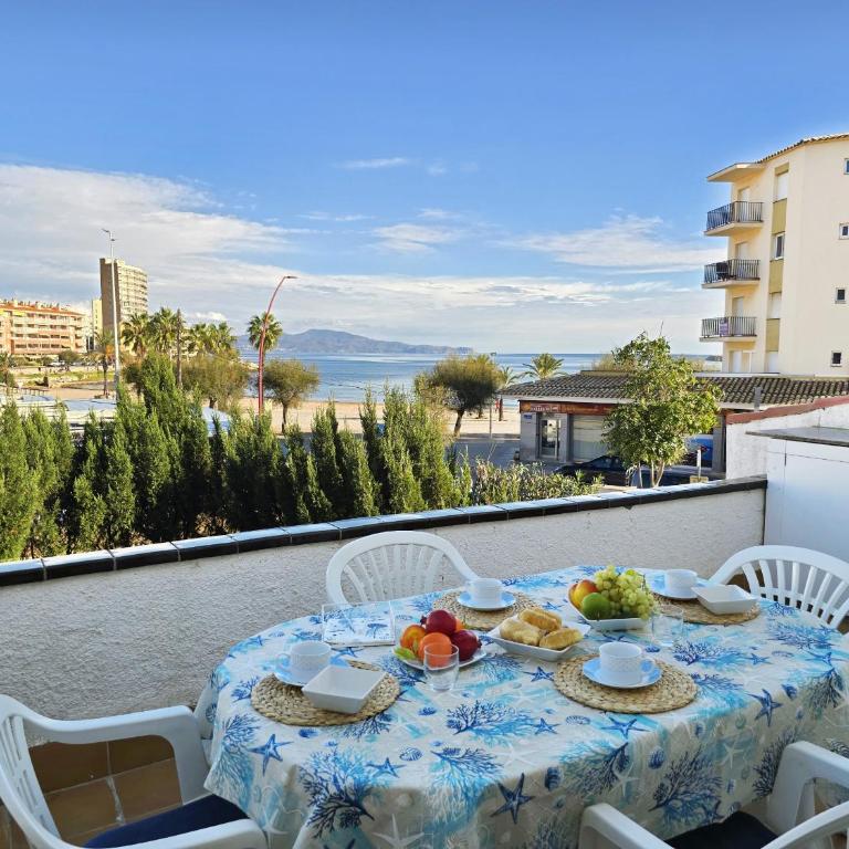 Holiday Home Refugi sea view and 1 min from beach - Villa frente a la playa - 1