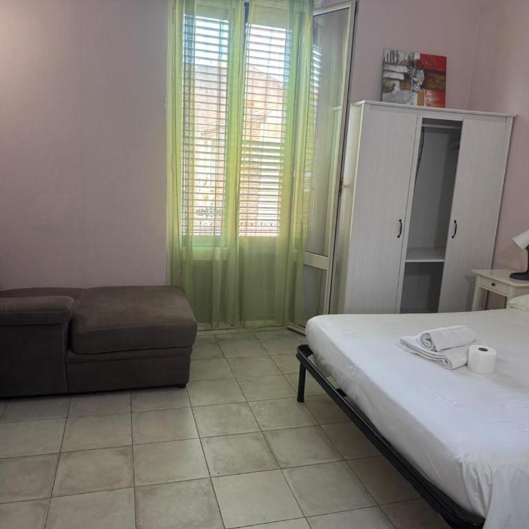 Room 091 - 4-Bed Mixed Dormitory Room - 3