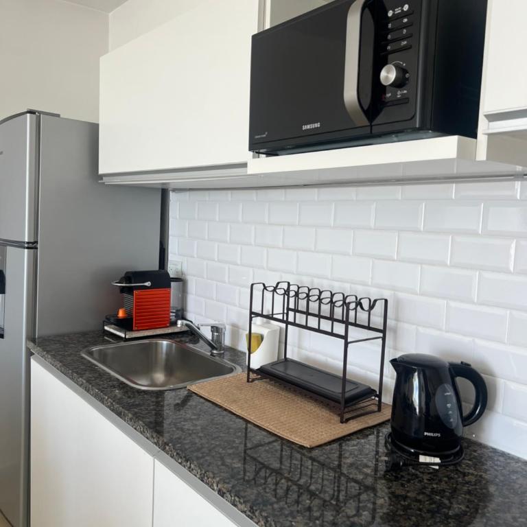 DEPTO PRIVADO POR HORA -EL VALOR CORRESPONDE a 2 HORAS- NORDELTA - Estudio con cama extragrande y sofá cama - 1