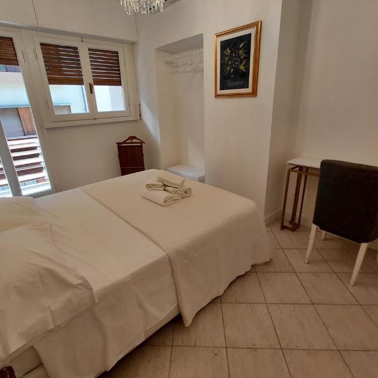 Cherubini 13 - Double Room with Private External Bathroom - 1
