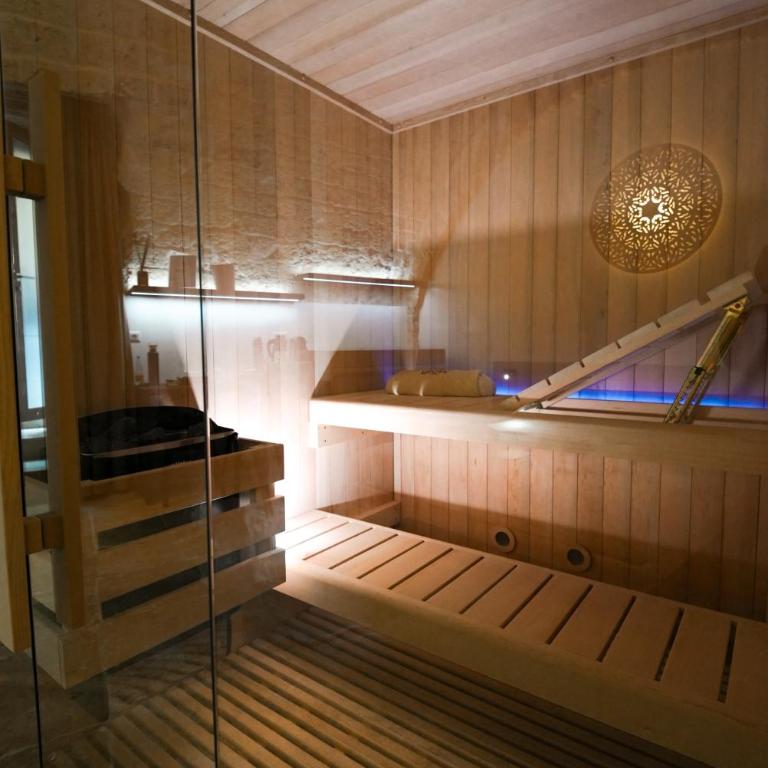 Myra Bari Bed & Spa - Camera Queen con Vasca Idromassaggio - 11