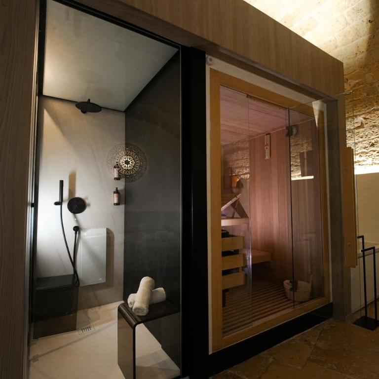 Myra Bari Bed & Spa - Camera Queen con Vasca Idromassaggio - 9