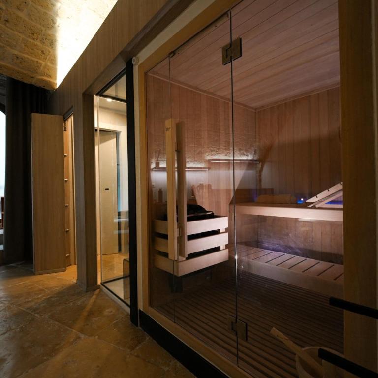 Myra Bari Bed & Spa - Camera Queen con Vasca Idromassaggio - 10