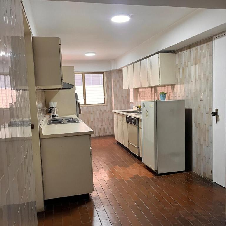 Amplio y Cómodo Apartamento La Florida - Three-Bedroom Apartment - 3