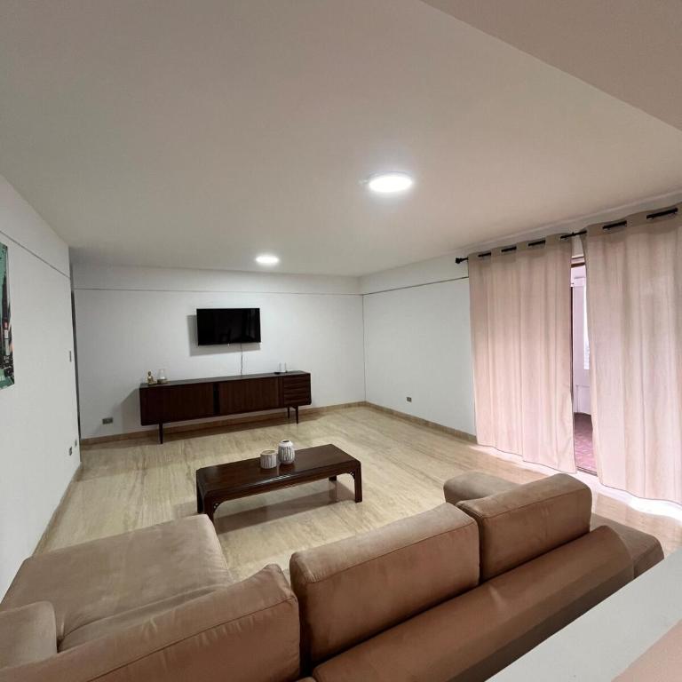 Amplio y Cómodo Apartamento La Florida - Three-Bedroom Apartment - 9