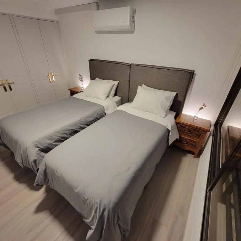 Mountain view in Las Condes, balcony and AC - Two-Bedroom Family Apartment - 31