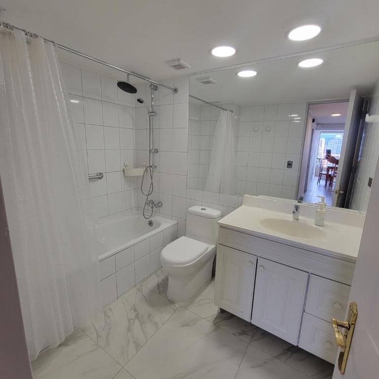 Mountain view in Las Condes, balcony and AC - Two-Bedroom Family Apartment - 41