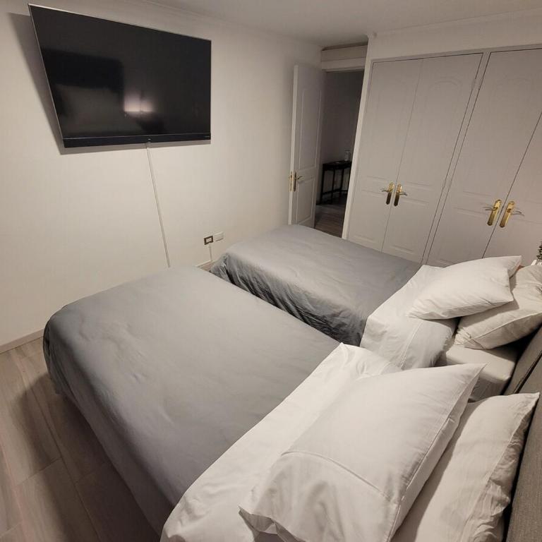 Mountain view in Las Condes, balcony and AC - Two-Bedroom Family Apartment - 47