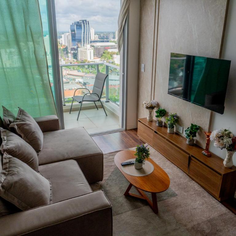 Luxury 2 Bedroom "Wake Up in the Sky" Best Views & Location in Asuncion - Two-Bedroom Apartment - 14