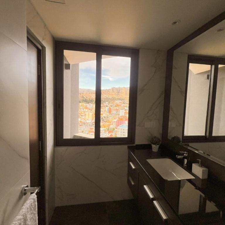 Departamento Zona Sur, nuevo y lujoso de 2 habitaciones y 2 baños en el piso 16 excelente vista y soleado - Two-Bedroom Apartment - 3