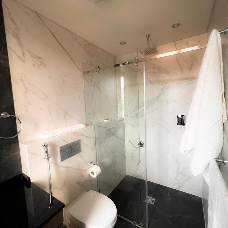 Departamento Zona Sur, nuevo y lujoso de 2 habitaciones y 2 baños en el piso 16 excelente vista y soleado - Apartamento de 2 dormitorios - 25