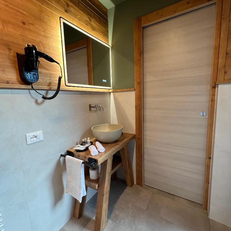 Harmonia Suite & Apartments - Suite with Mountain View - 2