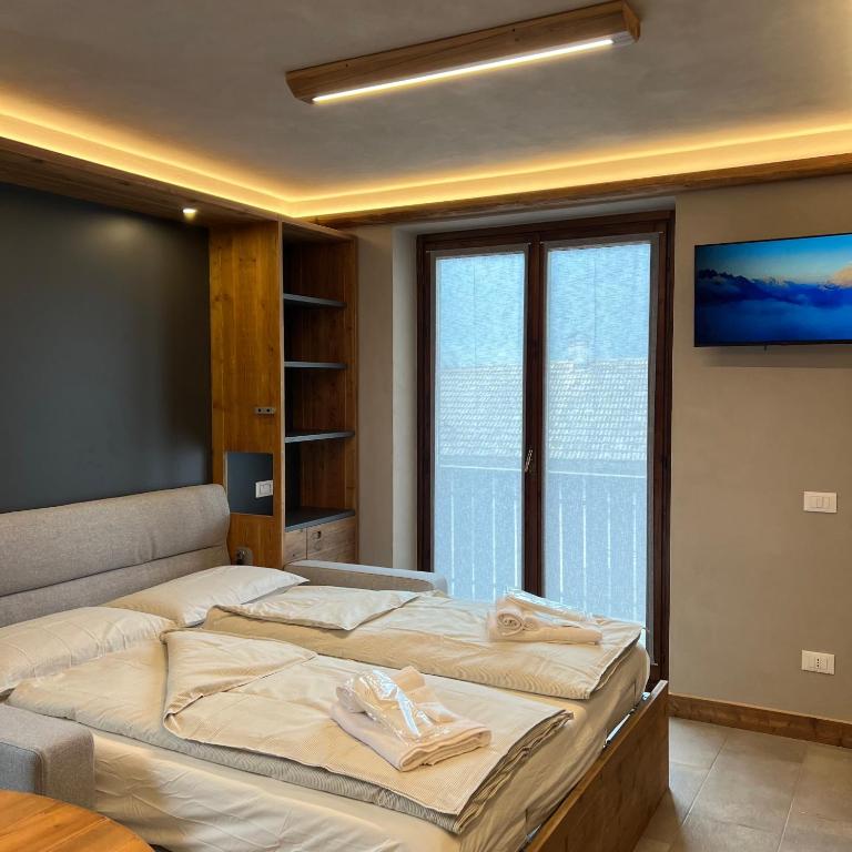 Harmonia Suite & Apartments - Suite with Mountain View - 5
