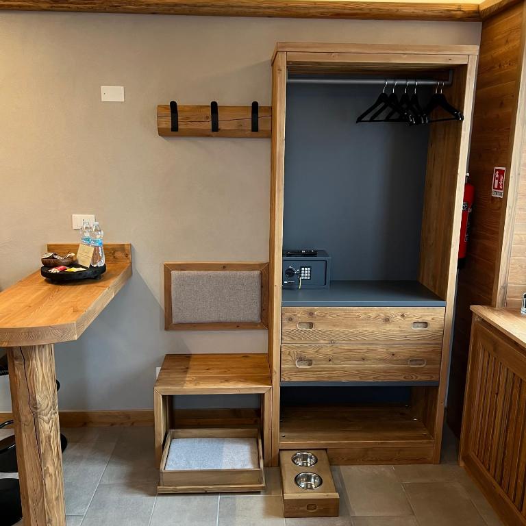 Harmonia Suite & Apartments - Suite with Mountain View - 9