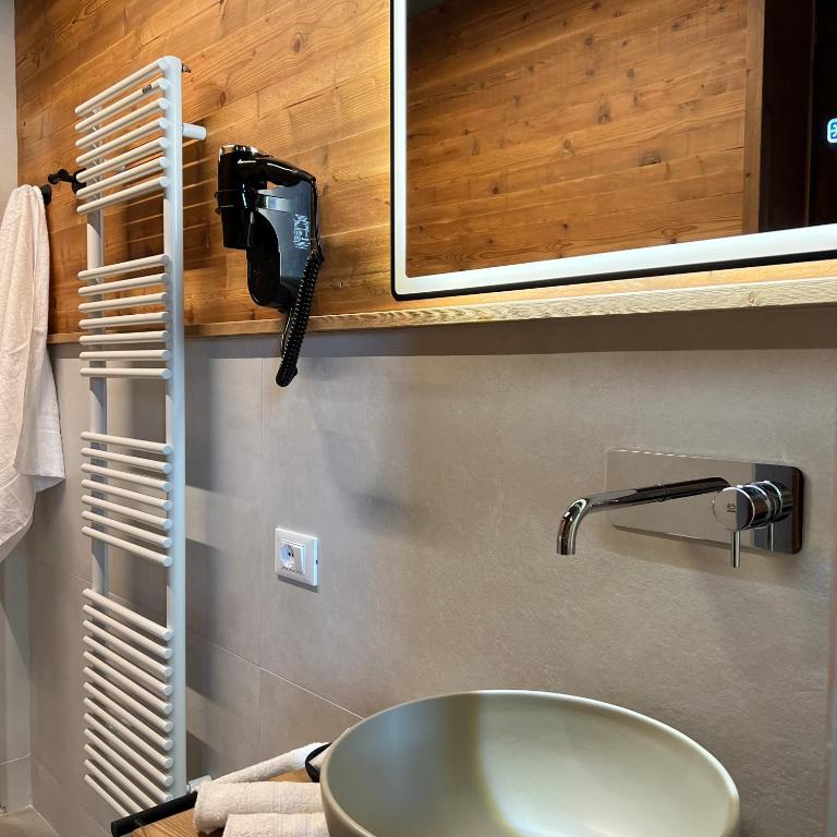 Harmonia Suite & Apartments - Suite with Mountain View - 14