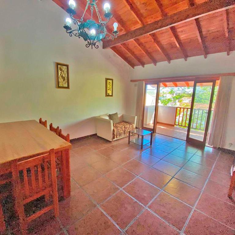 Amplio y con Balcón a 10 cuadras del mar!! - Two-Bedroom Apartment - 1