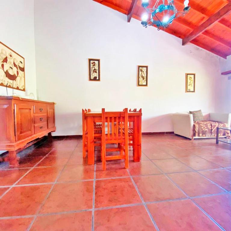 Amplio y con Balcón a 10 cuadras del mar!! - Two-Bedroom Apartment - 2