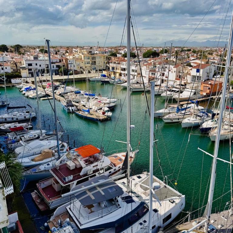 Estudio Moderno la mejor vista al puerto deportivo - Apartamento Estudio con vistas al mar - 1