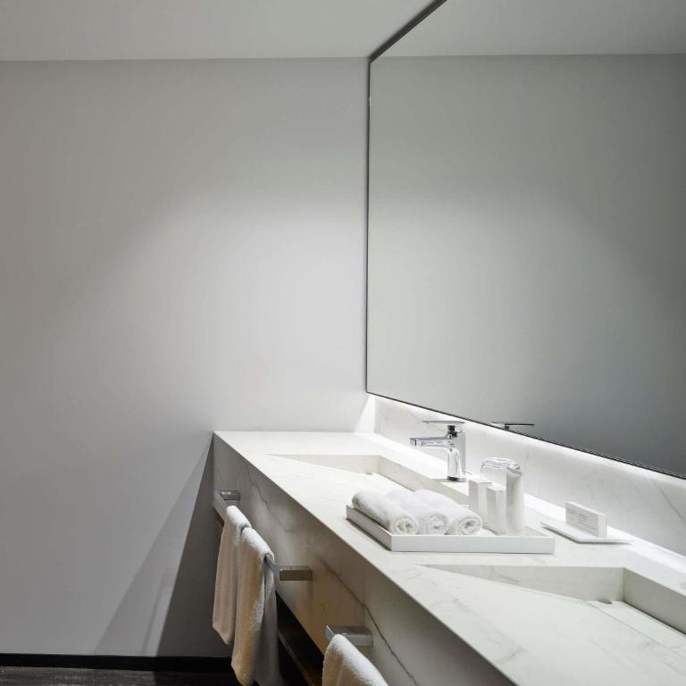 Mondrian Mexico City Condesa - Suite Mondrian con cama extragrande y terraza - 3