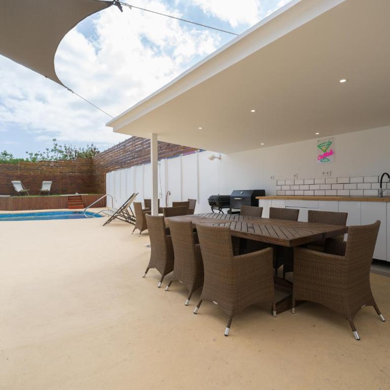Florida Home Private pool and Jacuzzi - Three-Bedroom Vacation Home - 7