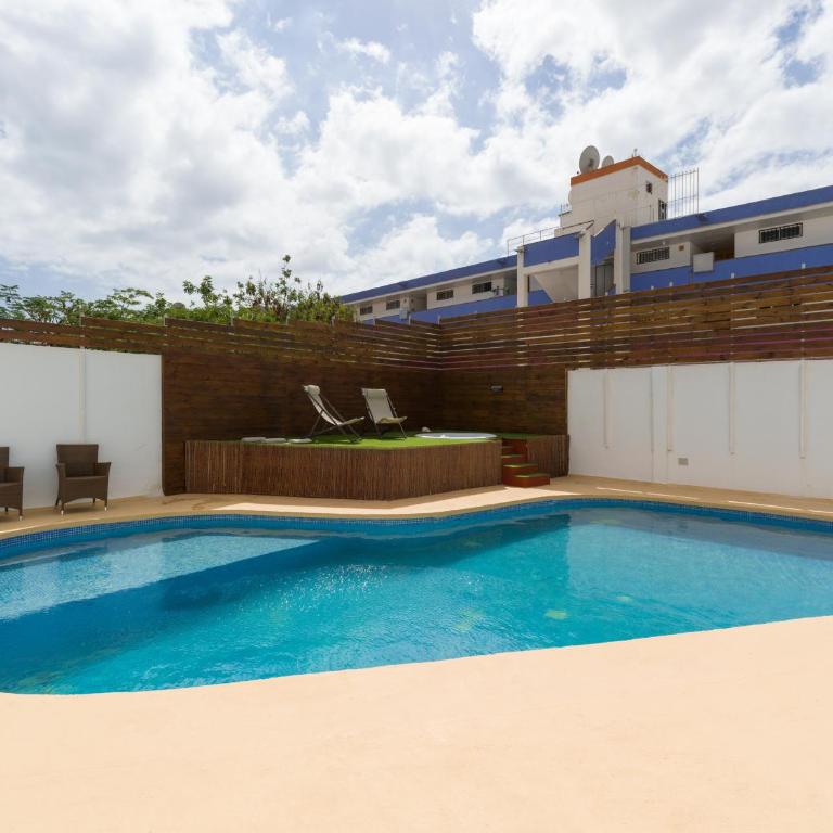 Florida Home Private pool and Jacuzzi - Three-Bedroom Vacation Home - 8