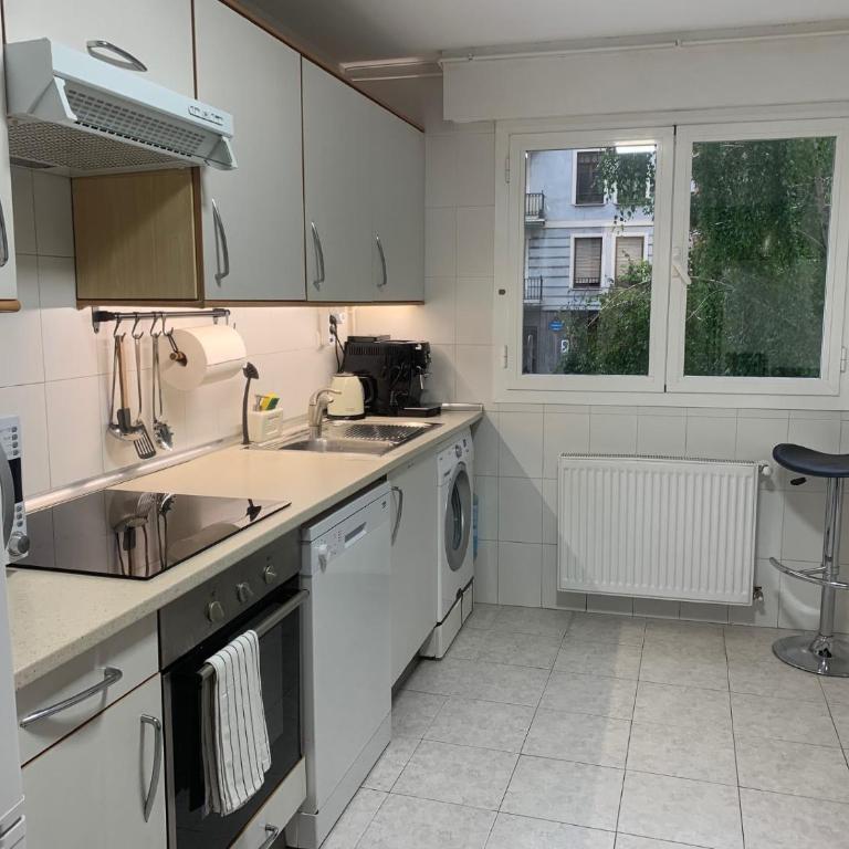 Apartamento Olano - Three-Bedroom Apartment with Balcony - 2