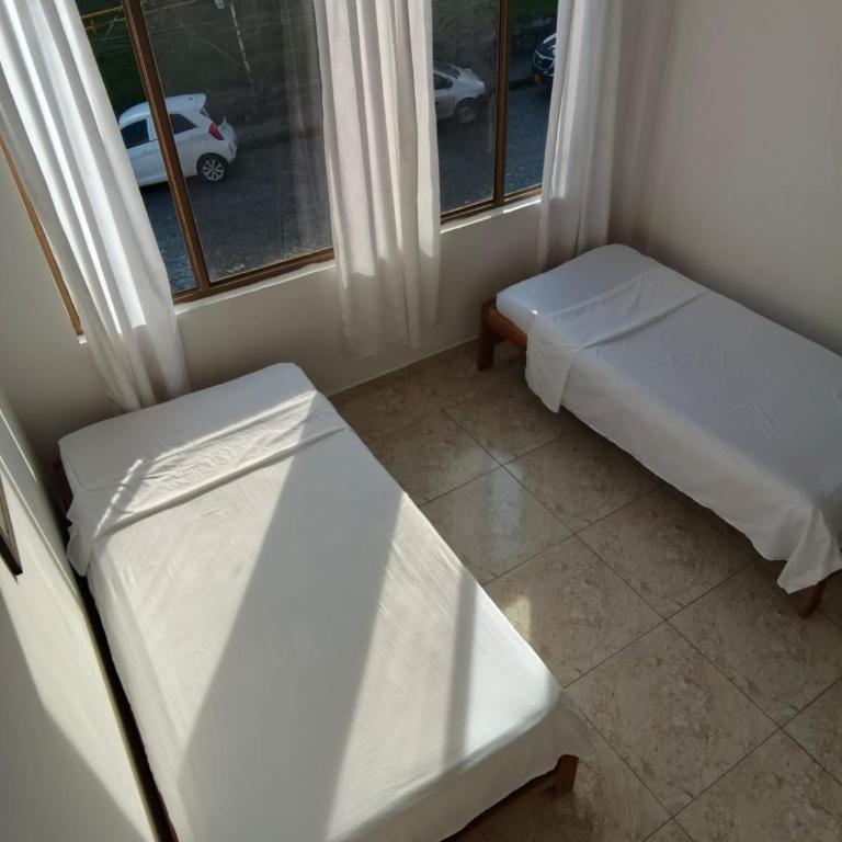 Comodas y agradables Habitaciones en Chipre - Habitación Triple Económica con baño compartido - 7