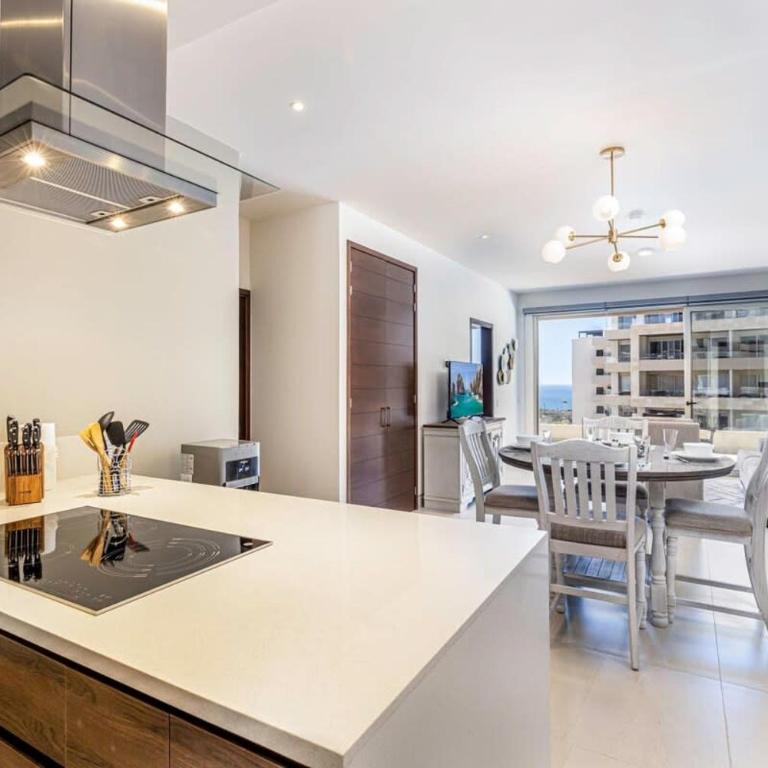 Stunning 2BR Ocean Views & Gym Pool at Vista Vela - Apartamento - 11