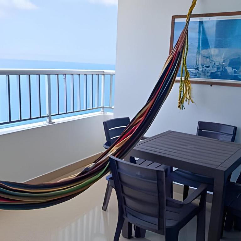 Increíble vista al mar en el corazón de Bocagrande - Two-Bedroom Apartment with Balcony and Sea View - 54