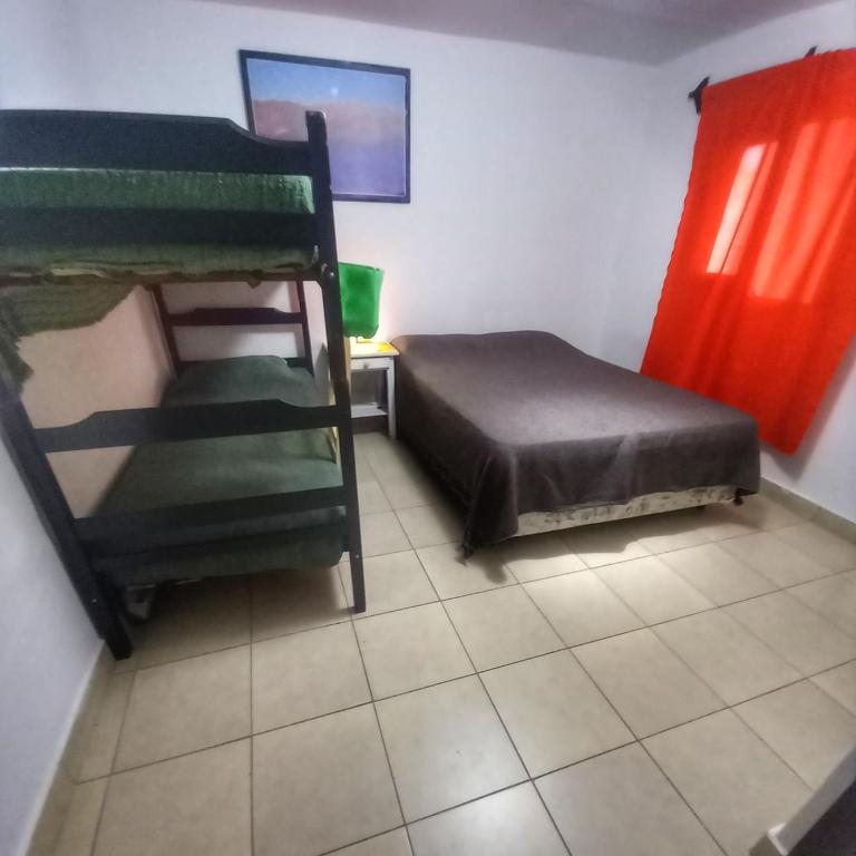 Huaka Hostel and Guest house - Habitación Cuádruple con baño privado - 8