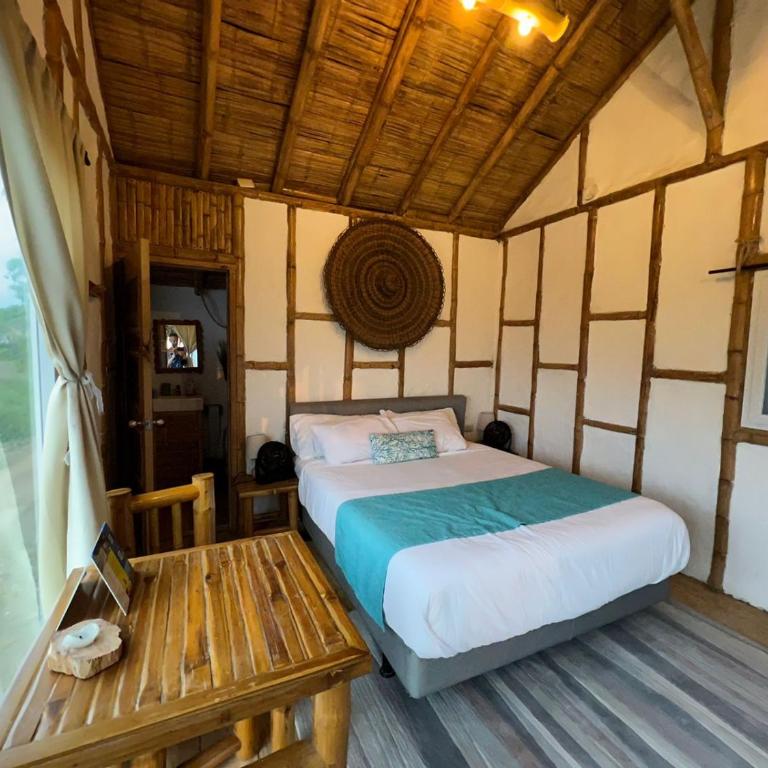 Cabalonga EcoAdventure - Habitación con cama grande y vistas al mar - 9