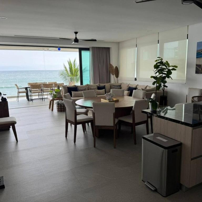Sea Breeze Retreat 4BR Oceanfront - Apartamento - 1