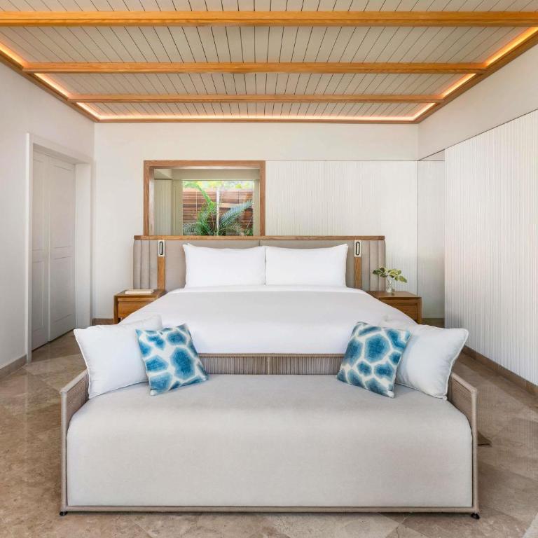 Fairmont Mayakoba - Signature One-Bedroom King Casita with Sofa Bed and Lagoon View - 4