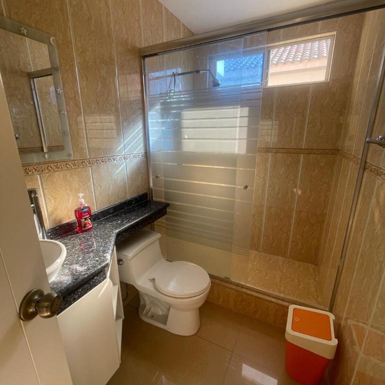 Casa en urbanización privada a 2 minutos caminando de la playa, Vía a Data - Four-Bedroom House - 5