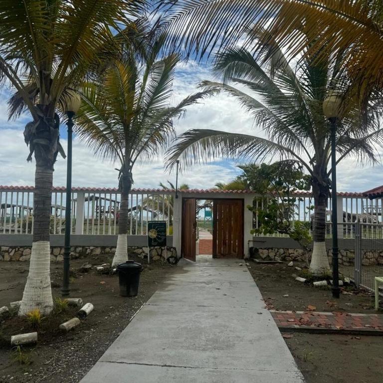 Casa en urbanización privada a 2 minutos caminando de la playa, Vía a Data - Four-Bedroom House - 7