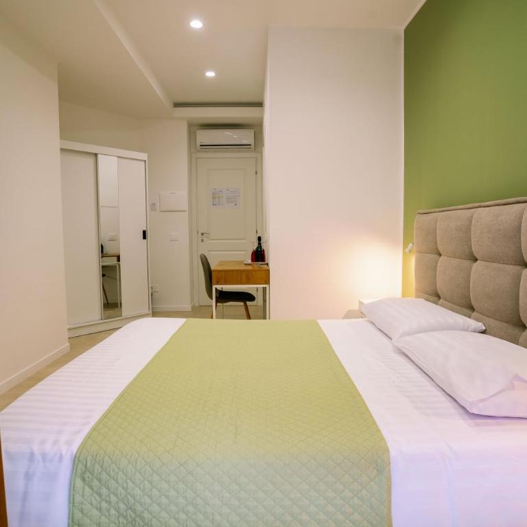 4 Seasons Roma Trastevere - Camera Matrimoniale Deluxe con Balcone - 6