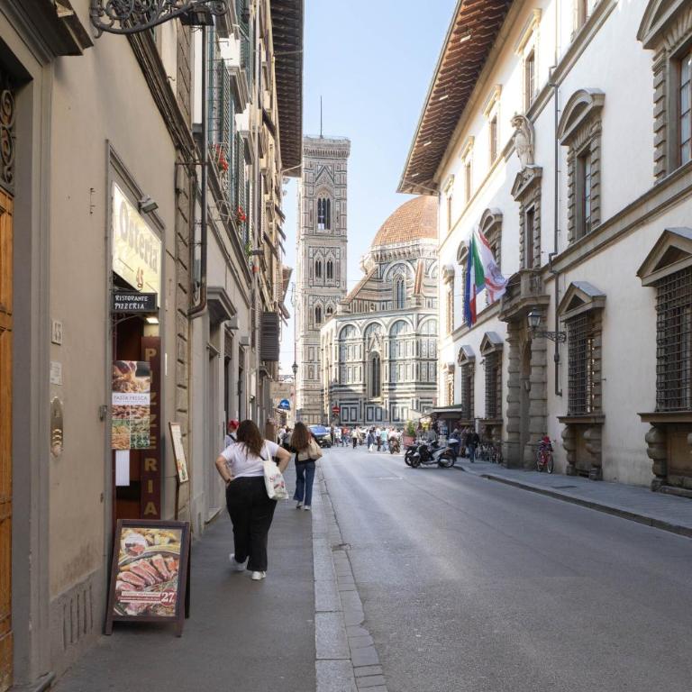 Frescoed Duomo Retreat - Appartamento con 2 Camere da Letto - 18