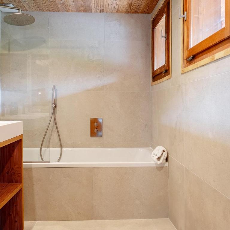 Hôtel Les Roches Fleuries - Suite Prestige - 2