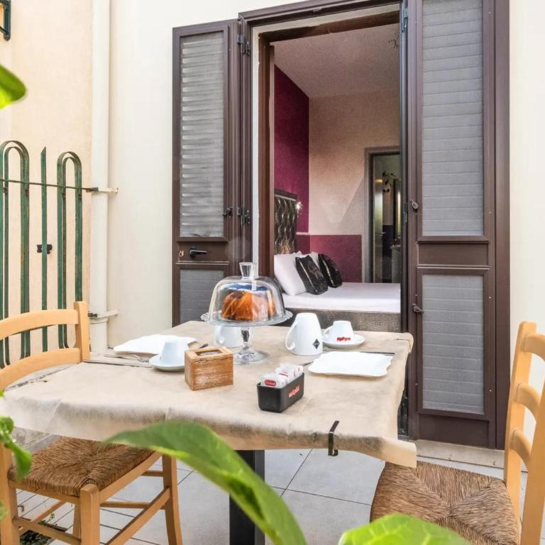 Porto Bloom Suites - Camera King con Vista Giardino - 13