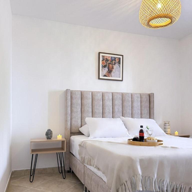 Spacious Boutique Loft with Netflix - Perfect Location - Three-Bedroom Apartment - 16