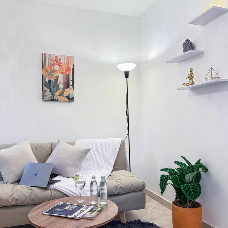 Spacious Boutique Loft with Netflix - Perfect Location - Three-Bedroom Apartment - 19
