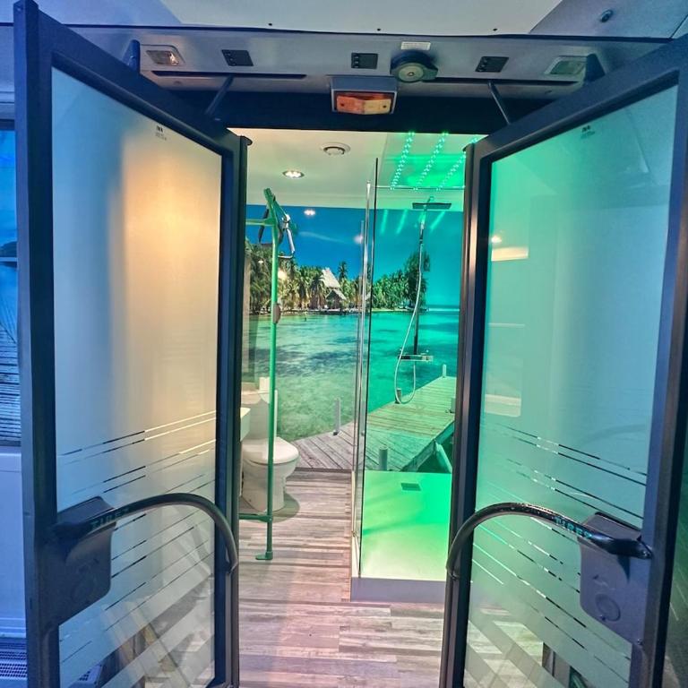 BUS aménagé pour un séjour insolite en famille - Loft - 13