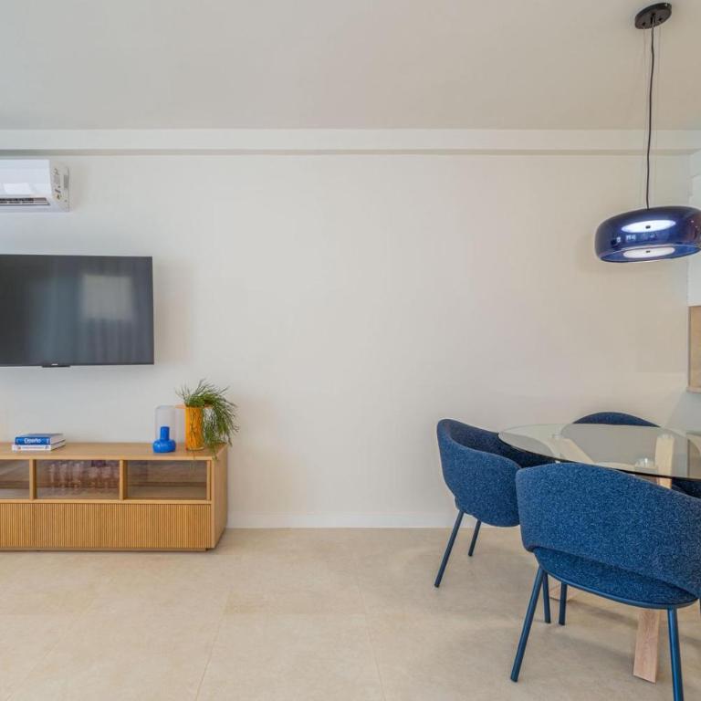 Milenial Immo Beachfront with parking Roses - Two-Bedroom Apartment with Terrace and Sea View - 24