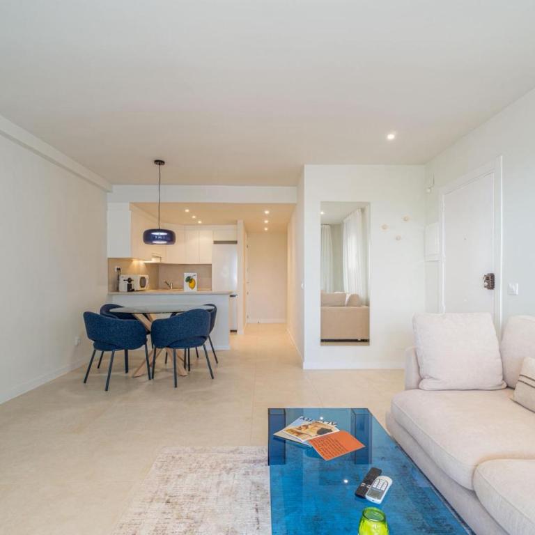 Milenial Immo Beachfront with parking Roses - Two-Bedroom Apartment with Terrace and Sea View - 10