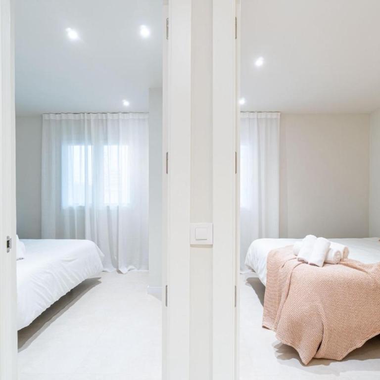 Milenial Immo Beachfront with parking Roses - Two-Bedroom Apartment with Terrace and Sea View - 13