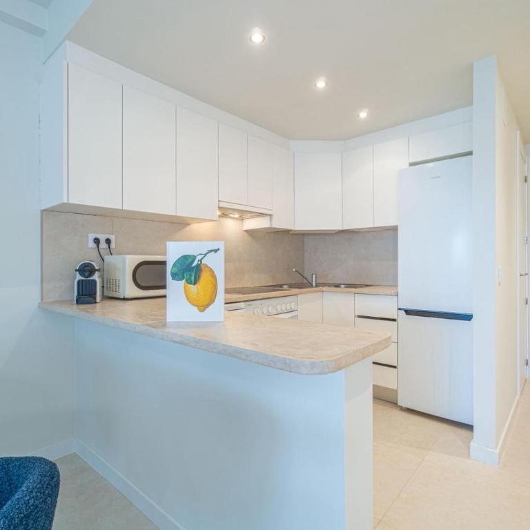 Milenial Immo Beachfront with parking Roses - Two-Bedroom Apartment with Terrace and Sea View - 20