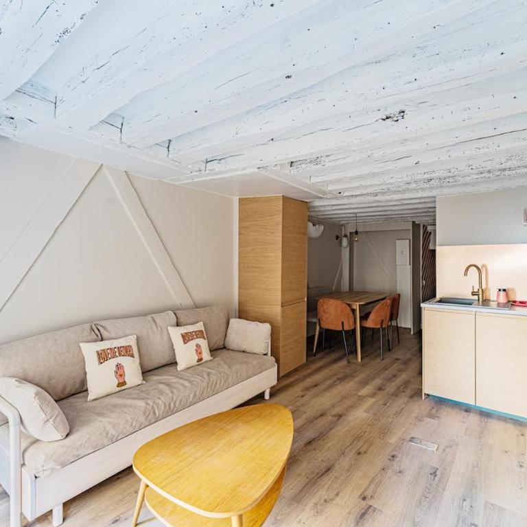 2BR apartment next to Notre Dame de Paris - Two-Bedroom Apartment - 2