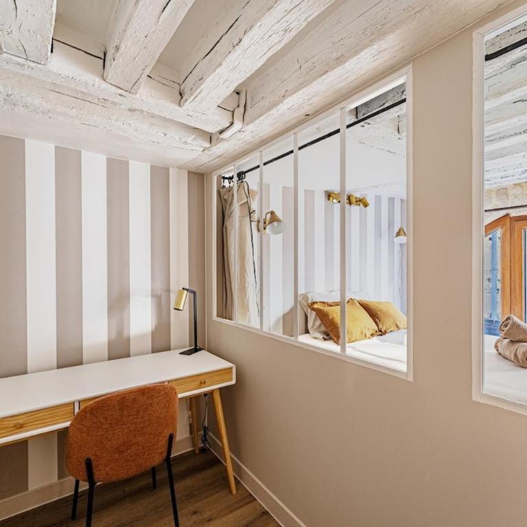 2BR apartment next to Notre Dame de Paris - Two-Bedroom Apartment - 16