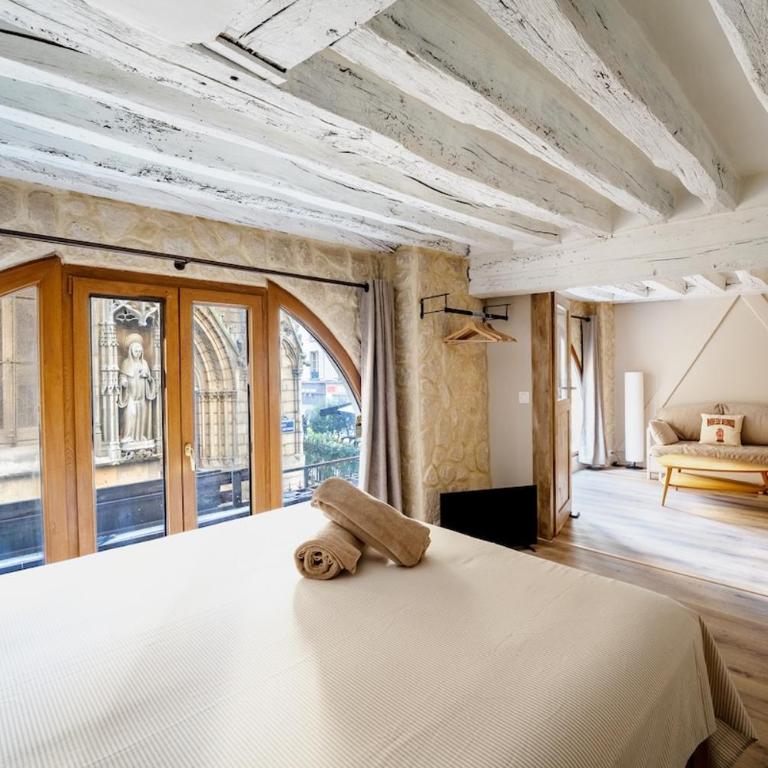 2BR apartment next to Notre Dame de Paris - Two-Bedroom Apartment - 1