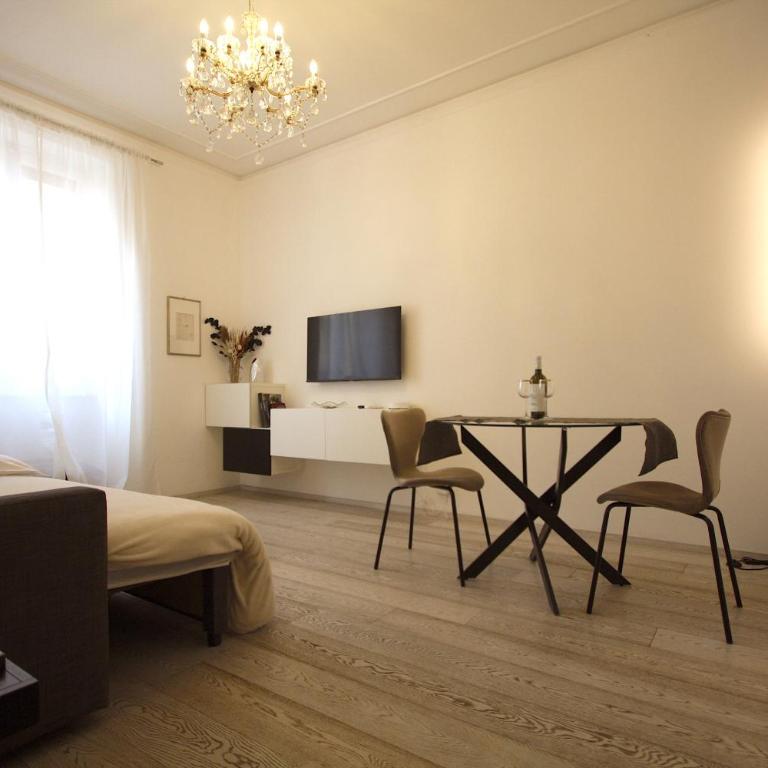 Art & Music Holiday Home - Apartment - 9